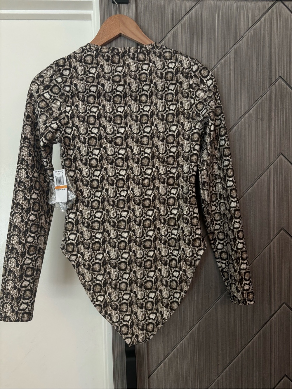 NWT Good American Snakeskin Print Crew Neck Bodysuit Size 3 Large - Picture 6 of 13